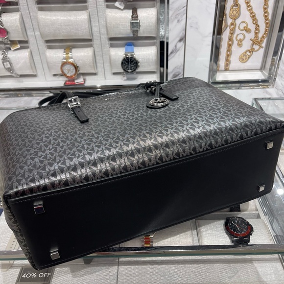 MICHAEL KORS Quinn Large EW Top Zip Metallic Signature Logo Tote Bag
Black 
NWT - Picture 16 of 16